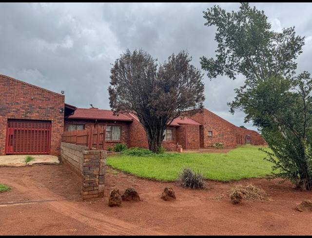 FARM FOR SALE IN ZUURBEKOM